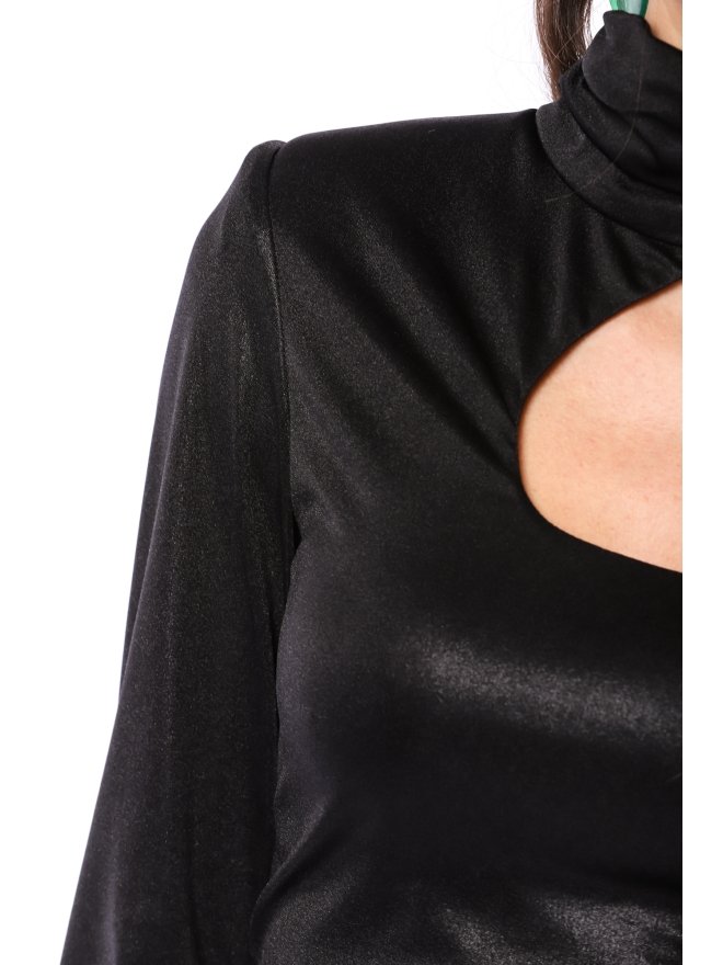 TGH TOP INVITING CU DECUPAJE SI O MANECA