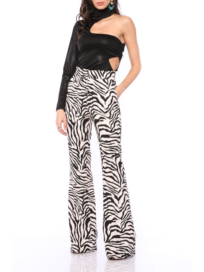 TGH TOP INVITING CU DECUPAJE SI O MANECA