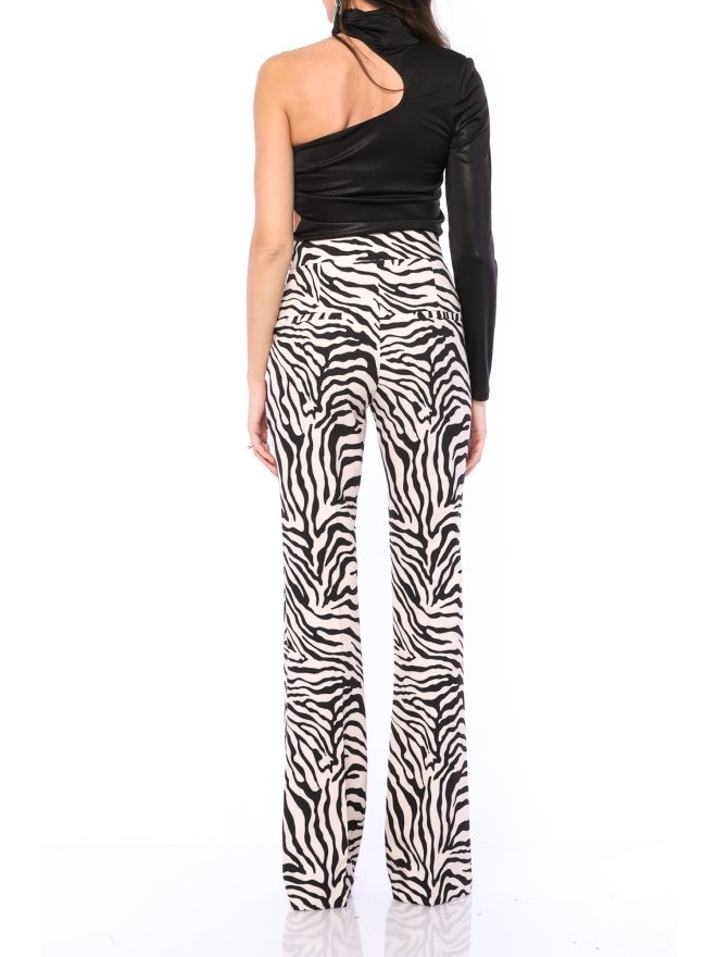 TGH TOP INVITING CU DECUPAJE SI O MANECA