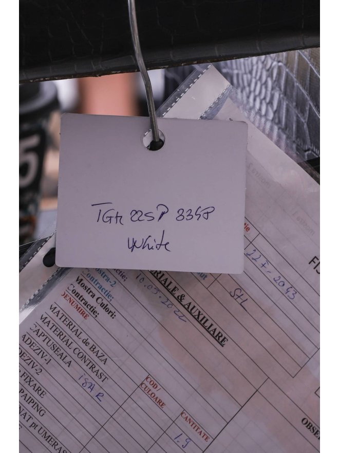 TGH ROCHIE MIDI DIN SATIN STIL LALEA CU DETALII BIJUTERIE